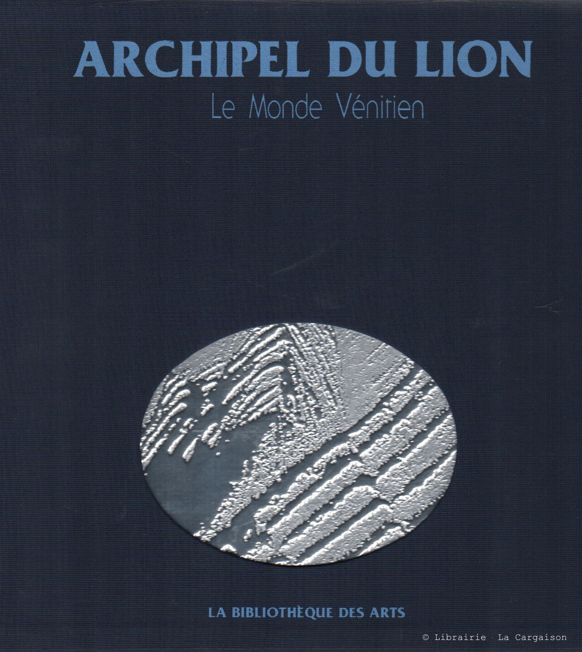 BRUSATIN, MANLIO. Archipel du Lion : Le Monde Vénitien (Coffret : un volume sous étui). Suivi de "Stupidario Veneziano" du Cavalier Rubantis.